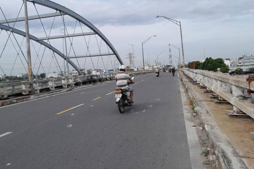 Long An: Xe máy tông trực diện đại úy công an đang bảo vệ hiện trường tai nạn
