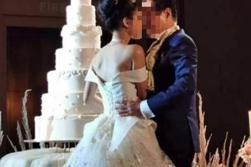 Chịu chi để tổ chức đám cưới hoành tráng khi cưới được vợ trẻ, chồng già không ngờ cuộc hôn nhân 'ngắn chẳng tày gang'