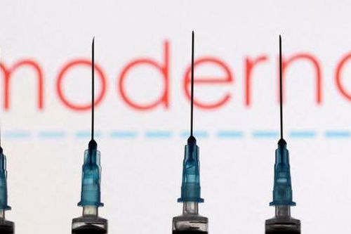 Anh phê duyệt vaccine Moderna phiên bản mới chống lại biến thể Omicron