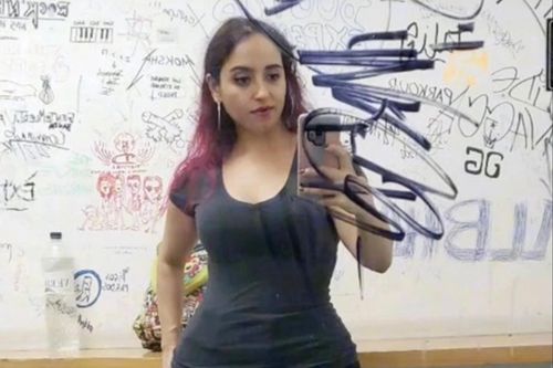 Người phụ nữ Mỹ 2 lần bị đuổi việc vì 'quá sexy'
