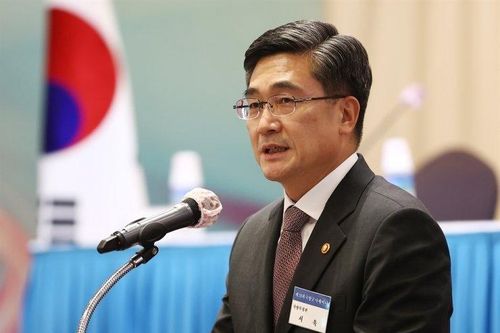 Cựu bộ trưởng Quốc phòng Hàn Quốc bị khám xét nhà