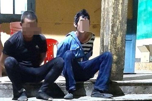 Mang súng điện, bình xịt hơi cay đi trộm chó