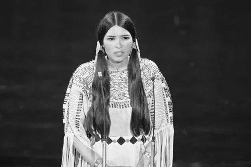 Viện Hàn lâm Mỹ xin lỗi Sacheen Littlefeather sau gần 50 năm