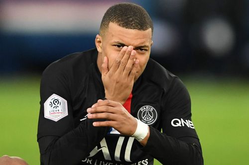 Mbappe đá phạt đền kém Neymar và Messi