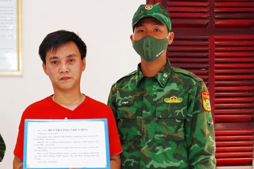 Tạm giữ người chở gần một kg ma túy giấu trong chiếc tivi