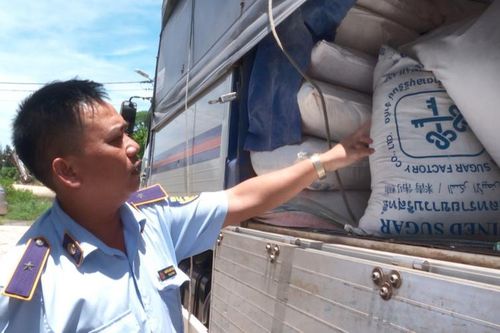 Phú Yên: Tạm giữ 34 tấn đường nhập lậu