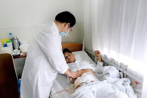 Tạo hình bàng quang từ ruột cho người bệnh bị ung thư bàng quang xâm lấn