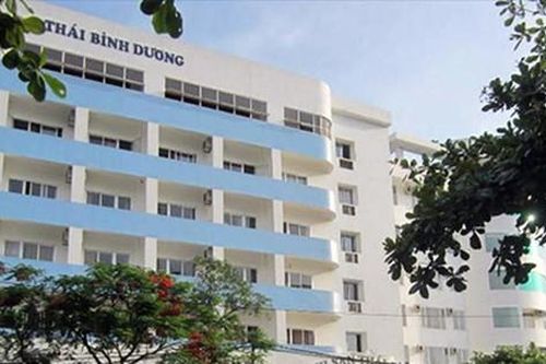 Bé gái đuối nước thương tâm tại bể bơi khách sạn ở Nghệ An