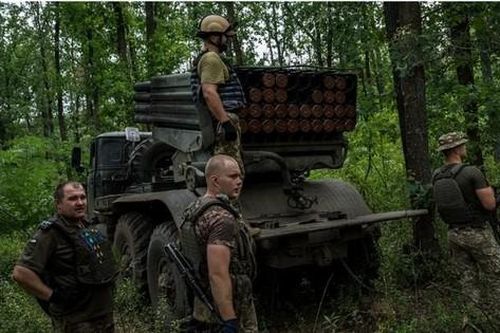 Ukraine quyết định tăng chi tiêu quốc phòng