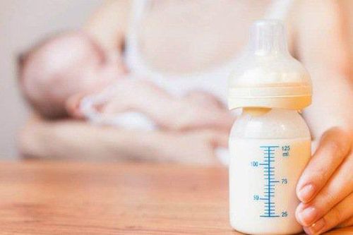 Bú sữa pha bằng nước sông lắng phèn, trẻ xuất huyết tiêu hóa nặng
