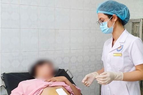 Có tới 2 tử cung, thai phụ 17 tuổi bị vỡ một bên