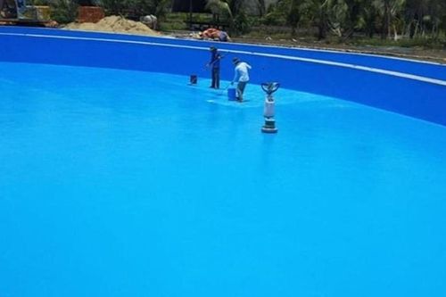 Bé gái 10 tuổi đuối nước trong bể bơi của khách sạn