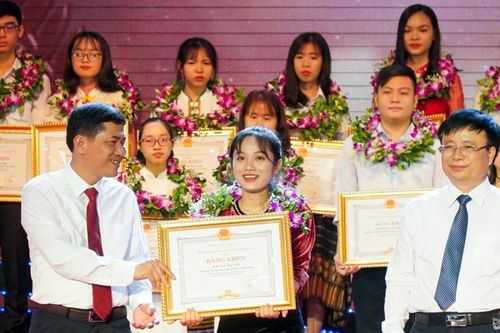 Nghệ An dự kiến tuyên dương 140 học sinh giỏi, học sinh đạt điểm cao
