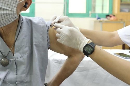 Vì sao nhiều người dân Cần Thơ tiêm không đủ liều vaccine COVID-19?