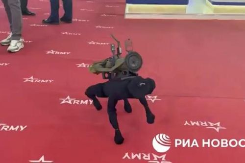 Nga trình làng robot chó mang súng phóng lựu, ngắm bắn chính xác mục tiêu