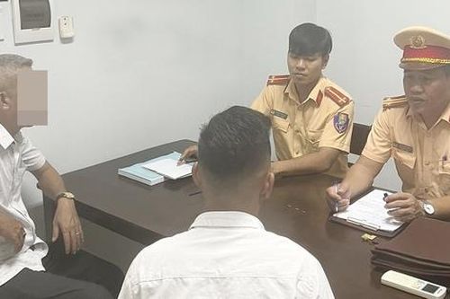Tài xế taxi bị phạt nặng vì sử dụng còi hơi
