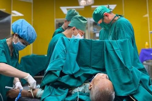 Nhiều ngày không đại tiện được, đến viện phải phẫu thuật gấp