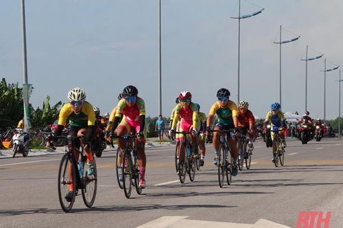 Khởi tranh Giải vô địch Xe đạp đường trường và địa hình trẻ Quốc gia năm 2022 tại Thanh Hóa
