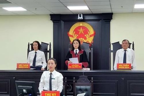 Xét xử trực tuyến ba vụ án tại Tòa và Trại tạm giam