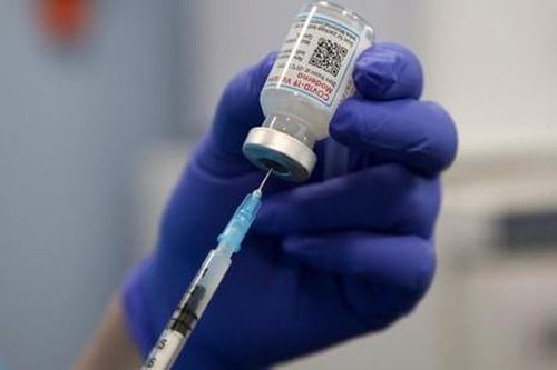 Anh phê duyệt vaccine Covid-19 đầu tiên cho biến thể Omicron