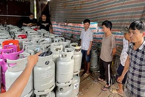 Đột kích xưởng sang triết gas trái phép quy mô lớn núp bóng garage sửa xe