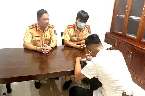 Lắp còi hơi rồi bấm inh ỏi để tranh đường, tài xế taxi bị phạt tiền triệu