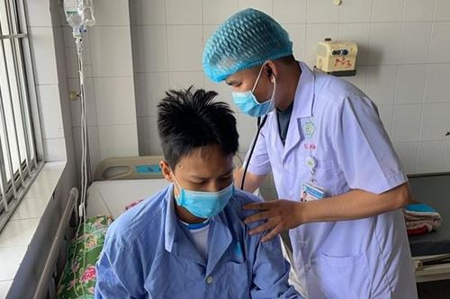 Nam thanh niên bị tai nạn giao thông ngưng tim, ngưng thở được cứu sống