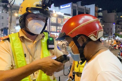 Tài xế uống 4 lon bia bị phạt 2,5 triệu: 'Biết uống mà từ chối kỳ lắm'