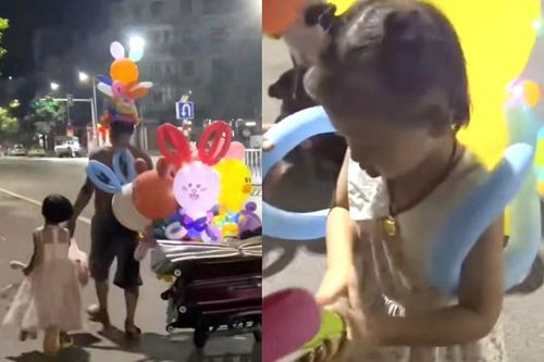 Ông bố Trung Quốc bán bóng bay, ngủ ngoài đường để kiếm tiền nuôi con