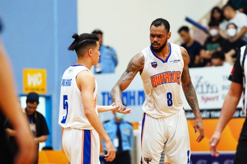 Hanoi Buffaloes né Saigon Heat ở play-off VBA 2022