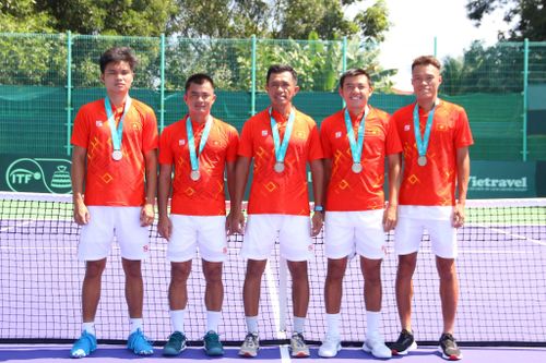 Quần vợt khởi sắc