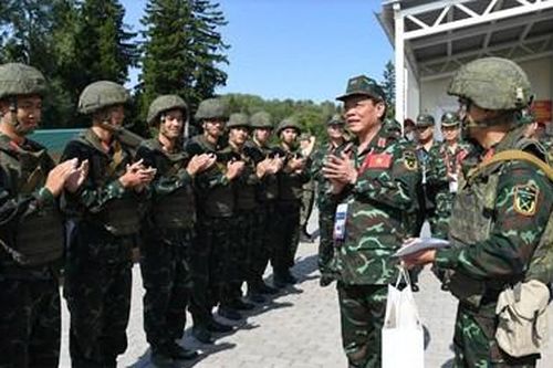 Thượng tướng Ngô Minh Tiến thăm, động viên Đội tuyển 'Đột phá đặc biệt'