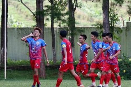Xác định 4 đội vào bán kết Giải bóng đá U15 quốc gia 2022