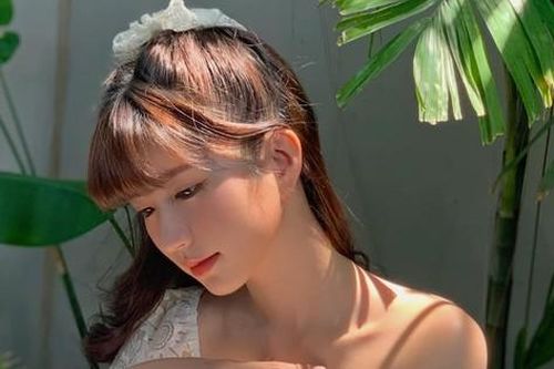 Không phải vòng 1 khủng hay vòng eo thon, em út phim 'Thương ngày nắng về' chuộng khoe thứ khác