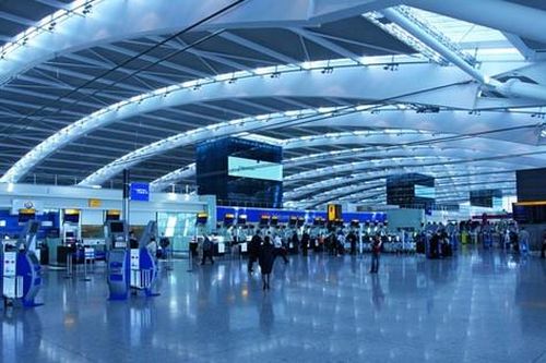 Sân bay Anh tiếp tục ra mức trần đón khách
