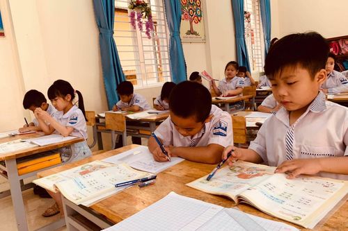 Trường vùng khó nỗ lực lo đủ sách giáo khoa cho trò