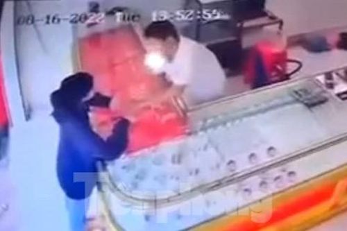 Hai vụ cướp giật vàng nhanh như chớp ở Bình Dương