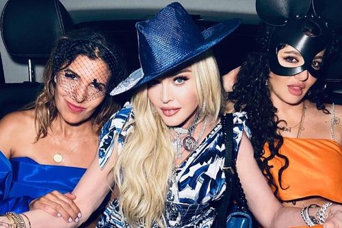 Madonna lại gây sốc vào ngày sinh nhật tuổi 64