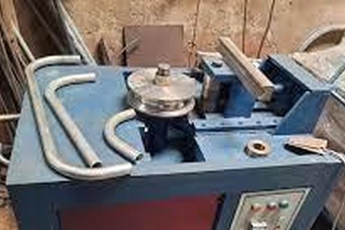 Người đàn ông bị điện giật tử vong khi sử dụng máy uốn sắt
