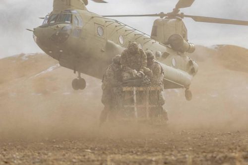 Philippines nhắm 'quái vật bầu trời' Chinook của Mỹ sau khi hủy mua trực thăng Nga