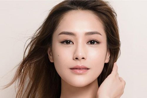 Chọn đúng thời điểm uống nước để giảm được 12kg như Chung Hân Đồng