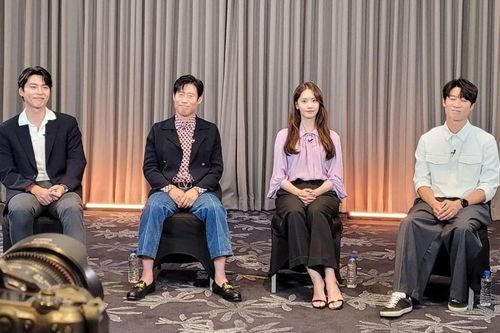 Hyun Bin tiếp tục ngồi 'xa cách' Yoona khi quảng bá phim, nguyên nhân sợ Son Ye Jin ghen?