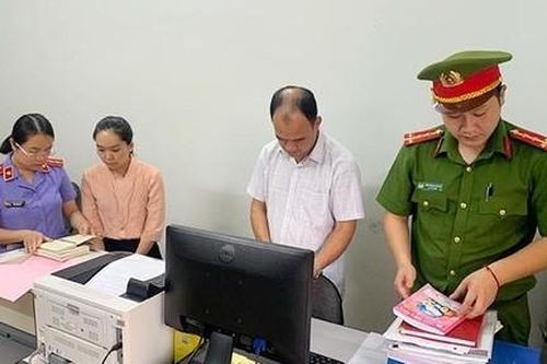 Bắt giam 5 cán bộ Chi cục Dự trữ 'rút ruột' tiền nhà nước