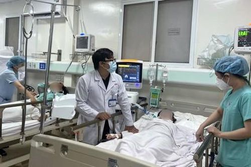 Vụ 8 sinh viên ngộ độc rượu, 2 người chết: Một nữ sinh đã được xuất viện