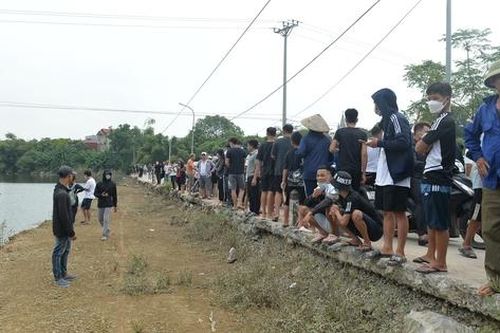 Sử dụng camera ghi hình dưới nước để tìm kiếm thiếu nữ 23 tuổi mất tích bí ẩn