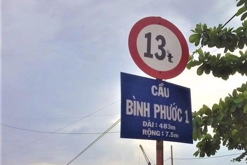 TP.HCM truy tìm phương tiện tông hỏng nhịp chính cầu Bình Phước 1