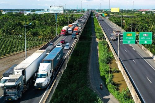 Tốc độ chỉ 60-70 km/h, đề xuất mở rộng cao tốc TP.HCM - Trung Lương