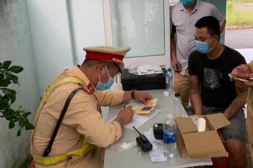Tài xế lái xe trên cao tốc dương tính với ma túy