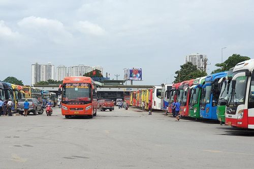 Xăng, dầu giảm giá, cước vận tải vẫn 'neo cao'