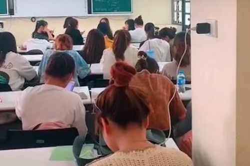 'Lớp học kỳ lạ' chỉ là trò câu view trên Tik Tok